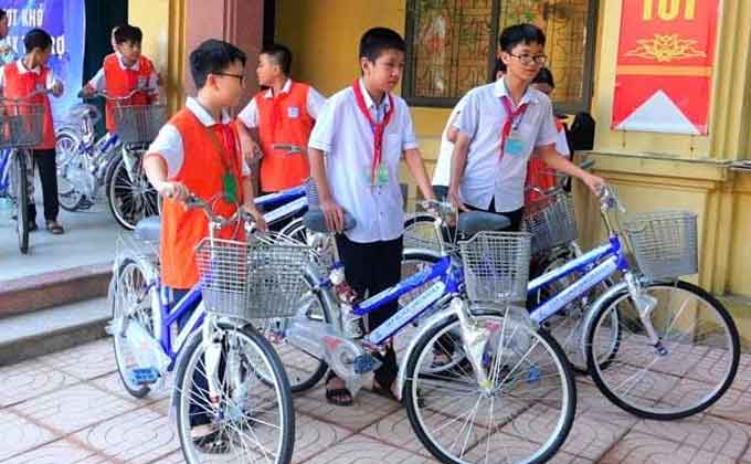 Xe đạp tặng trẻ em nghèo